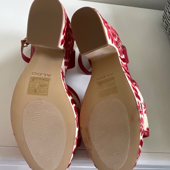 Red and Cream Embroidered Women's Sandals - Picture 2 of 5